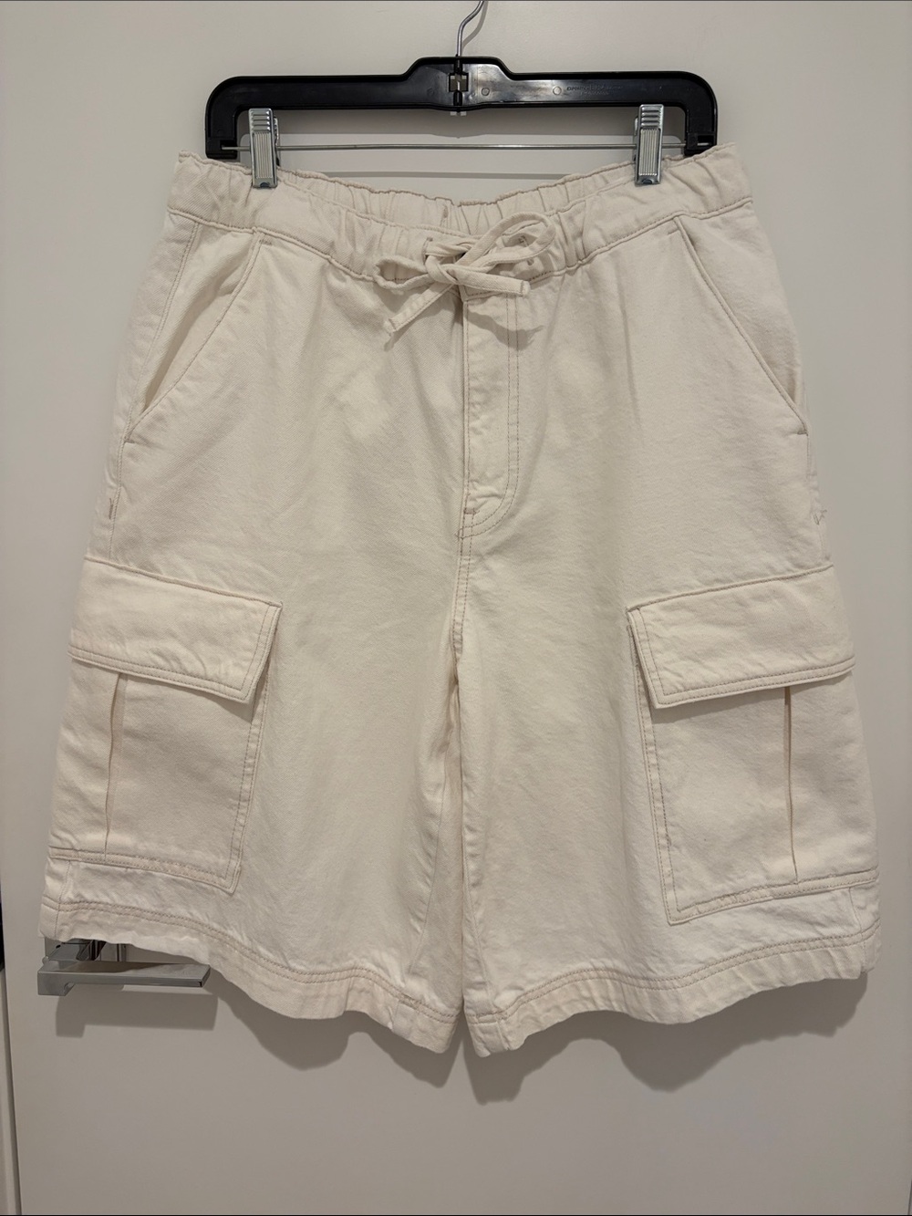 Zara Men's Cream Cargo Shorts - Casual Utility Style